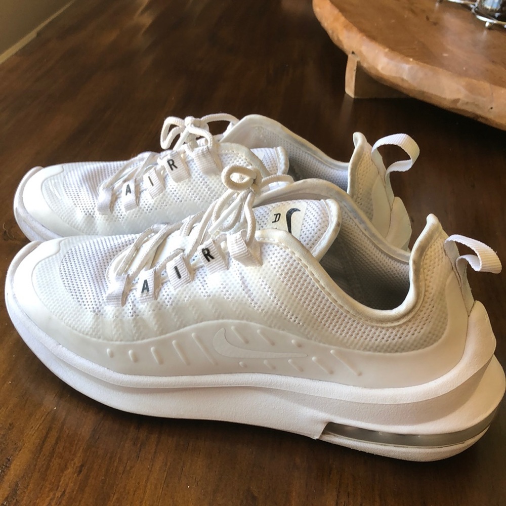 Nike AirMax Axis women’s running shoes size 6/4.5Y